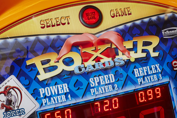 Close-up of Kalkomat Boxer Dynamic Boxing Game display showing multiple player mode options.