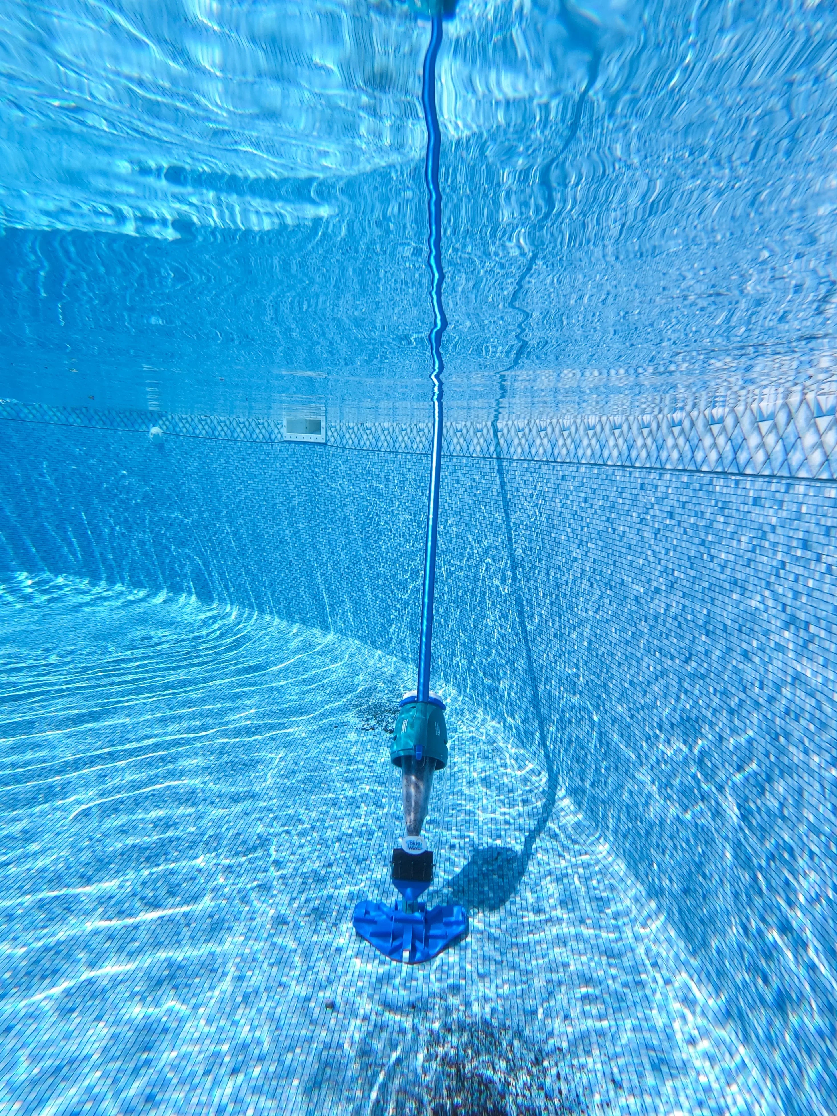 Blue Wave® Pool Blaster® Fusion™ PV-10 Hand-Held Lithium Cleaner