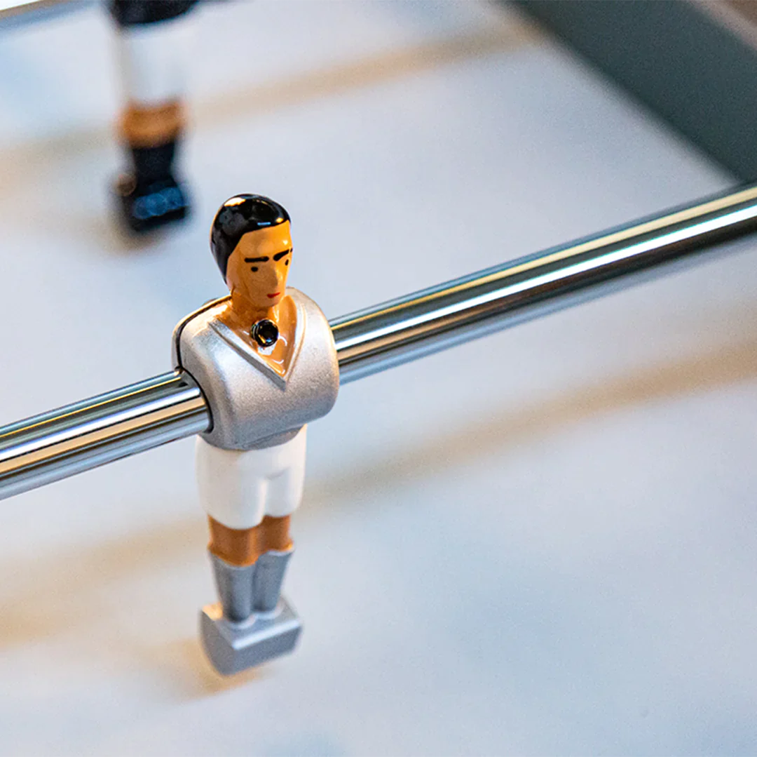 Close-up of a René Pierre Color Menthe player on premium telescopic Rene Pierre rods.